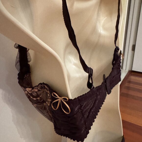 RARE Chantelle Paris Paris – Luxury Lace in Espresso & Gold--Exquisite Detailing - Picture 3 of 7